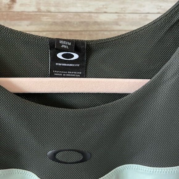 Oakley | Luxe Strappy Tank | Size Medium | - Picture 3 of 7